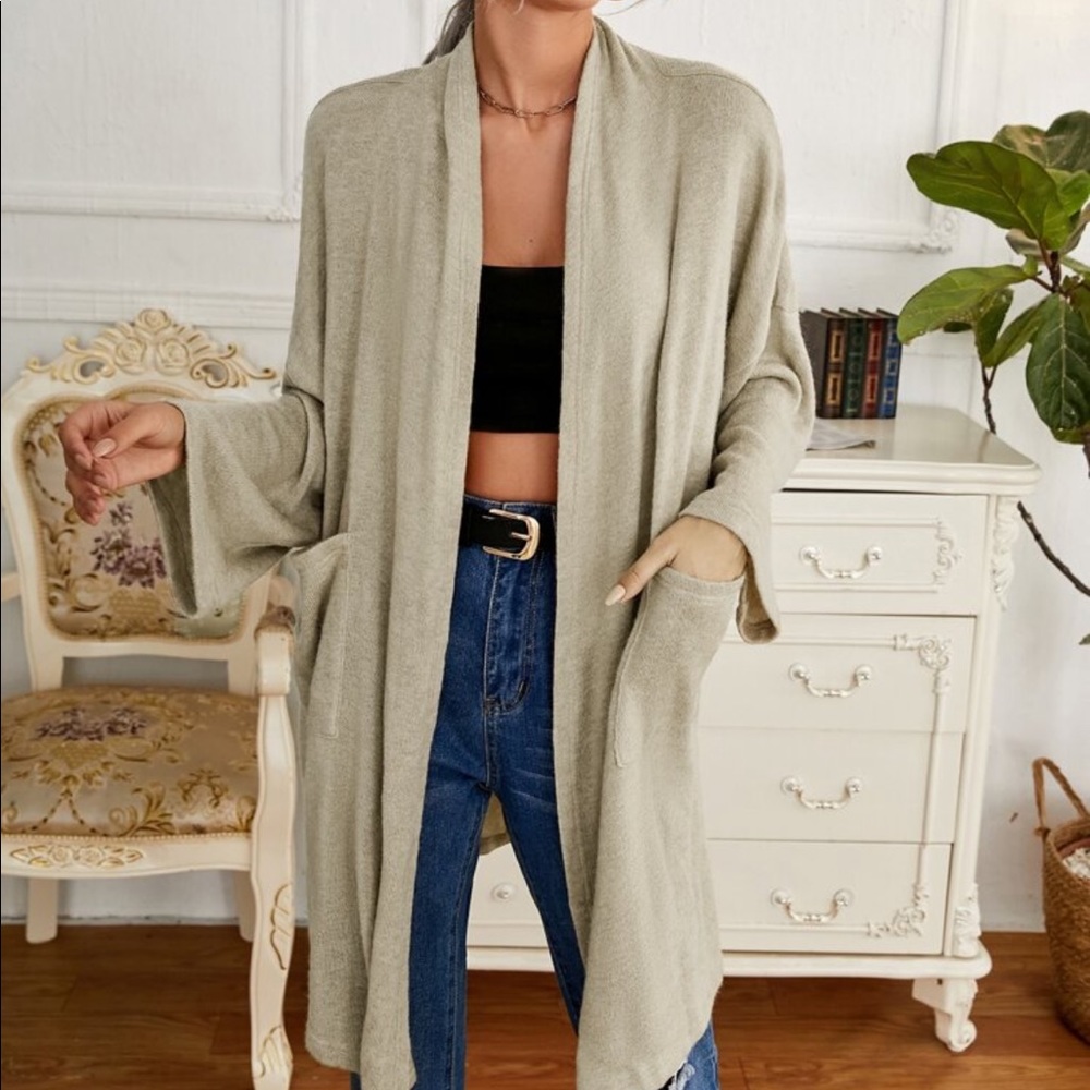 Donni Grey/Cream colored Open front cardigan